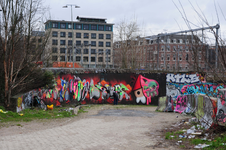 836501 Gezicht op de toegang naar de Vrije Graffiti Plek Utrecht Centraal (het terrein van het voormalige ...
